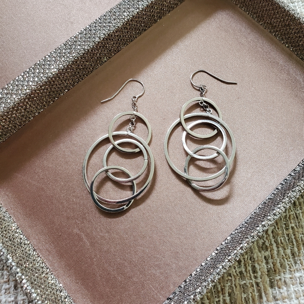 14k White Gold Circle Dangle Earrings
